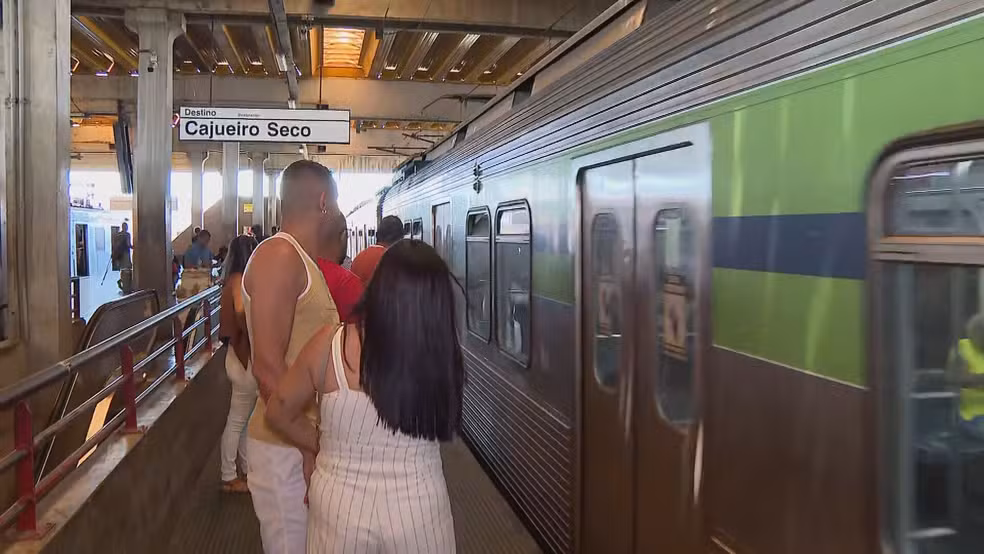 Linha Sul do Metrô do Recife fica sem funcionar; falha elétrica fecha todas as 12 estações